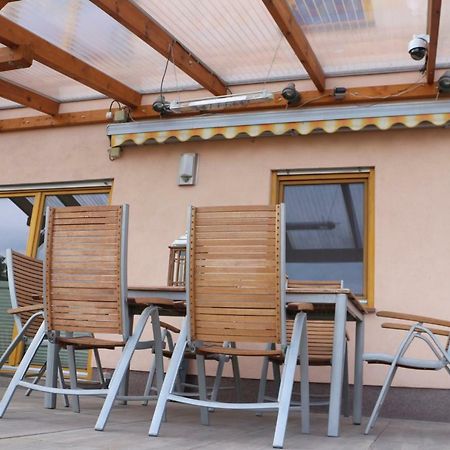 יינה Romantische Ferienwohnung Mit Fantastischem Ausblick, Pool Und Gartensauna מראה חיצוני תמונה