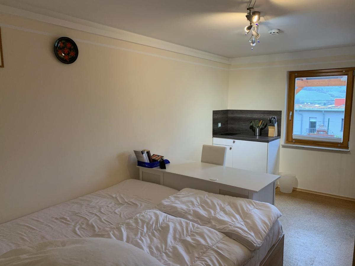 יינה Romantische Ferienwohnung Mit Fantastischem Ausblick, Pool Und Gartensauna מראה חיצוני תמונה