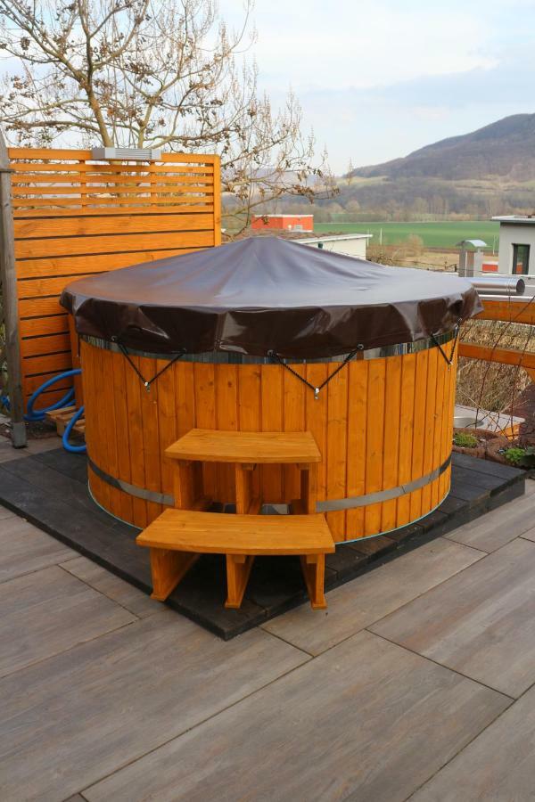 יינה Romantische Ferienwohnung Mit Fantastischem Ausblick, Pool Und Gartensauna מראה חיצוני תמונה