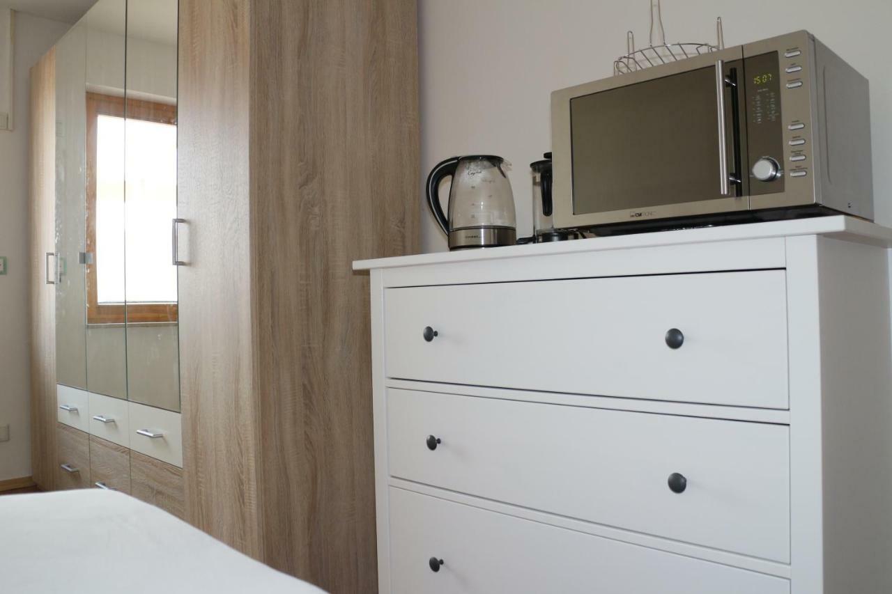 יינה Romantische Ferienwohnung Mit Fantastischem Ausblick, Pool Und Gartensauna מראה חיצוני תמונה