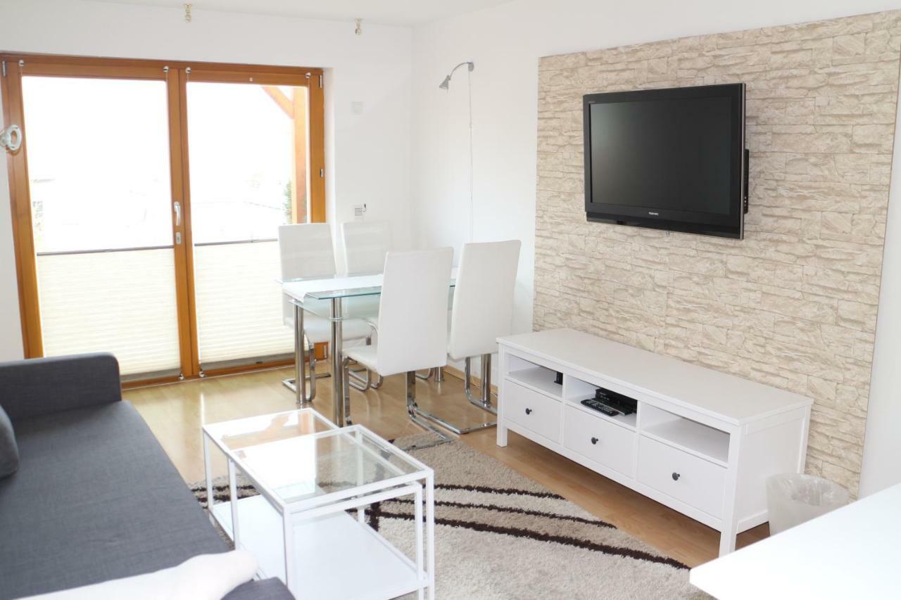 יינה Romantische Ferienwohnung Mit Fantastischem Ausblick, Pool Und Gartensauna מראה חיצוני תמונה
