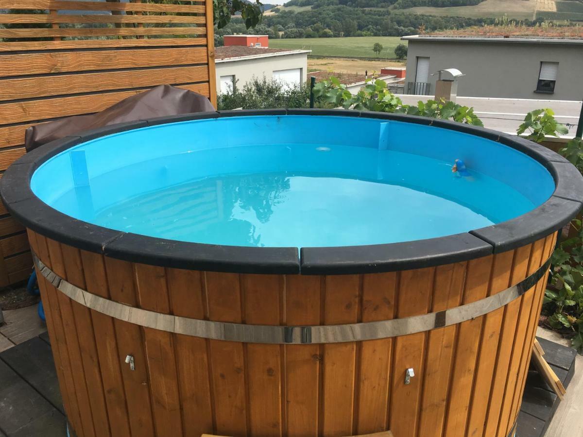 יינה Romantische Ferienwohnung Mit Fantastischem Ausblick, Pool Und Gartensauna מראה חיצוני תמונה