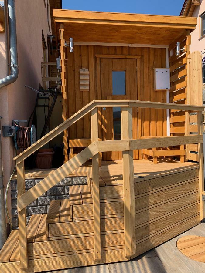 יינה Romantische Ferienwohnung Mit Fantastischem Ausblick, Pool Und Gartensauna מראה חיצוני תמונה